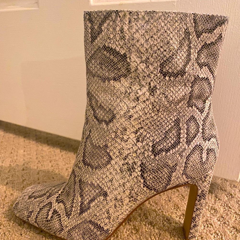 NY and Co woman’s ankle boots